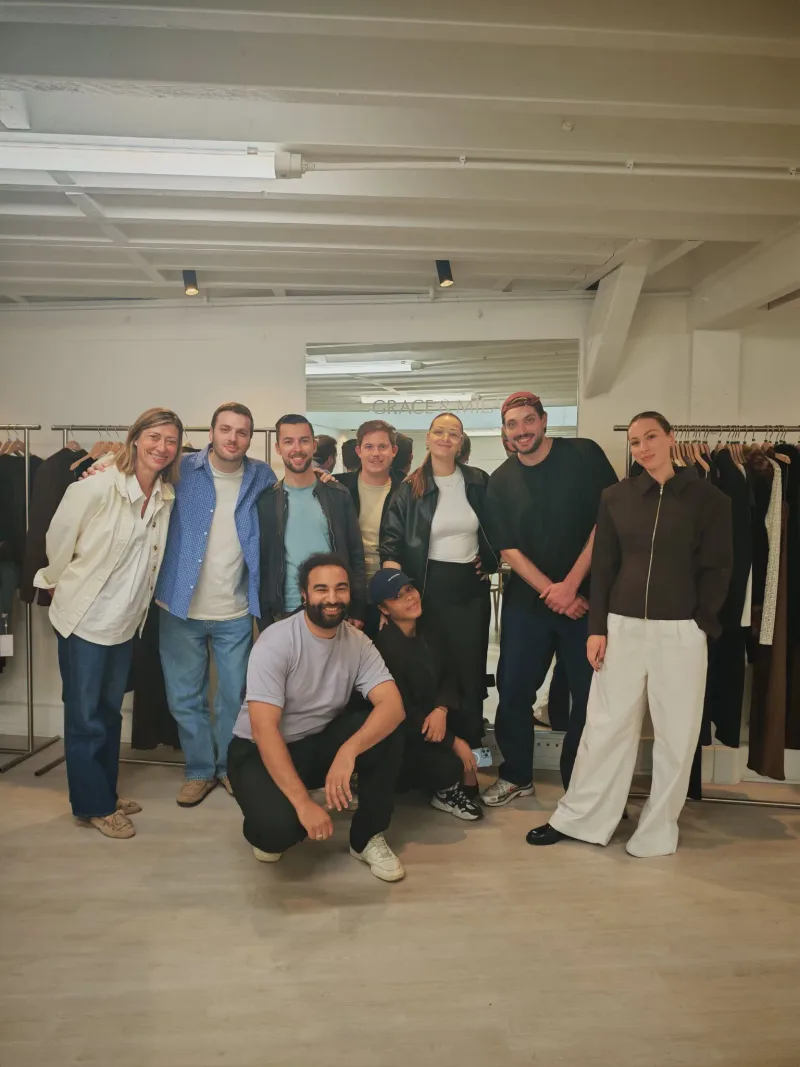 L'équipe Grace & Mila avec Virgile Gouala dans leur showroom